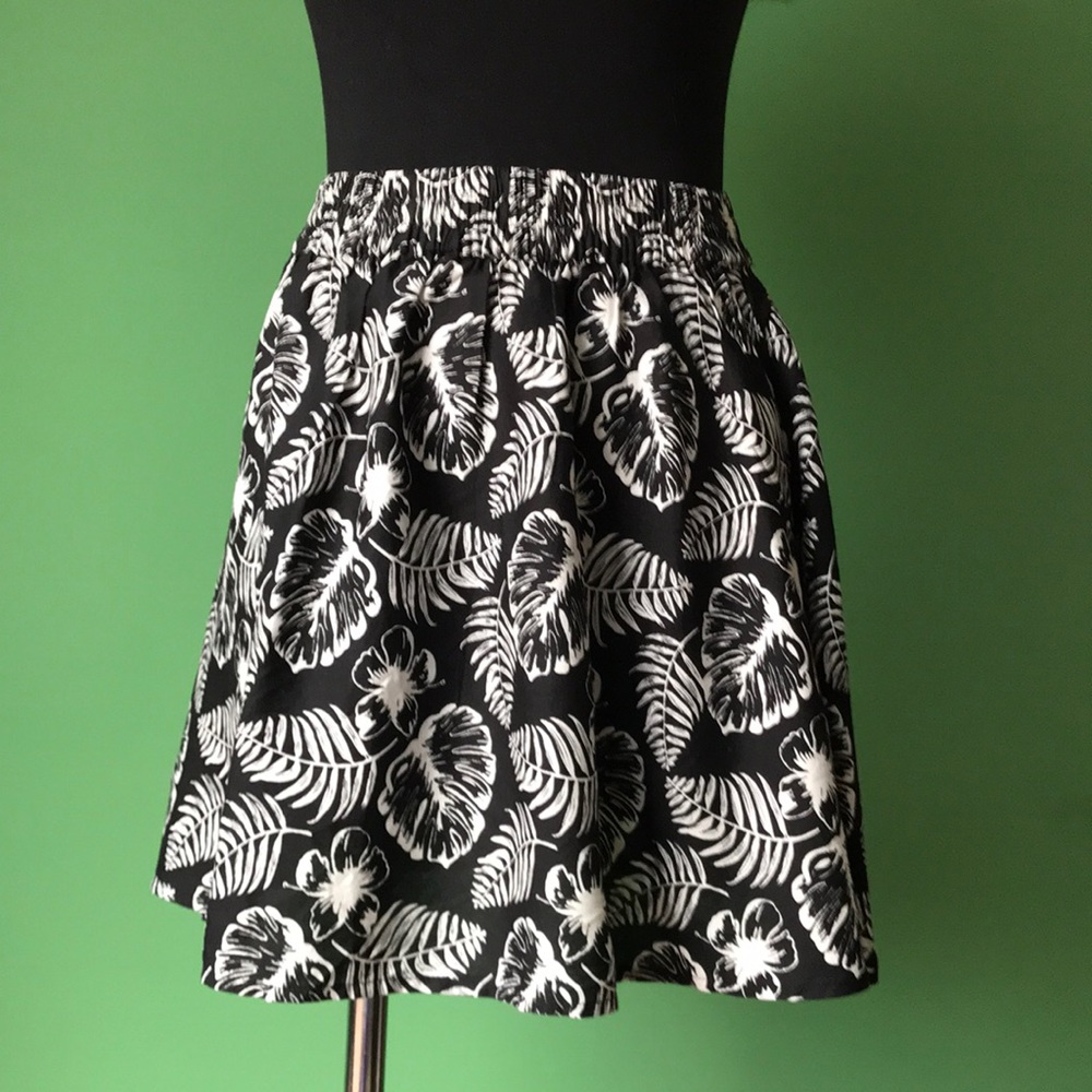 🖤🖤Divided by H&M Floral Skirt🖤🖤